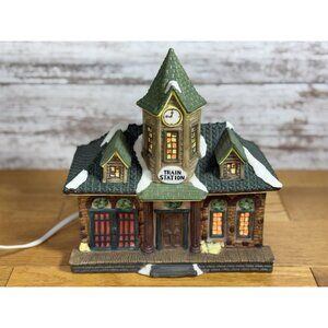 Dickens Collectables Victorian Series 1996 Train Station With Cord, Light, Box